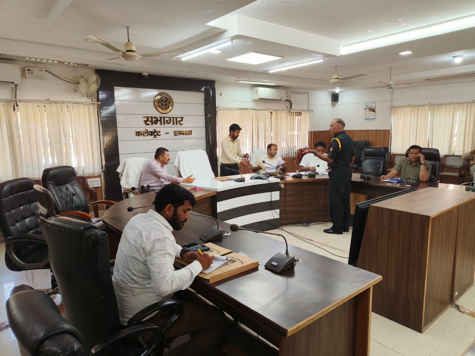 भूतपूर्व सैनिकों/आश्रितों की समस्याओं का त्वरित निस्तारण करें:एडीएम