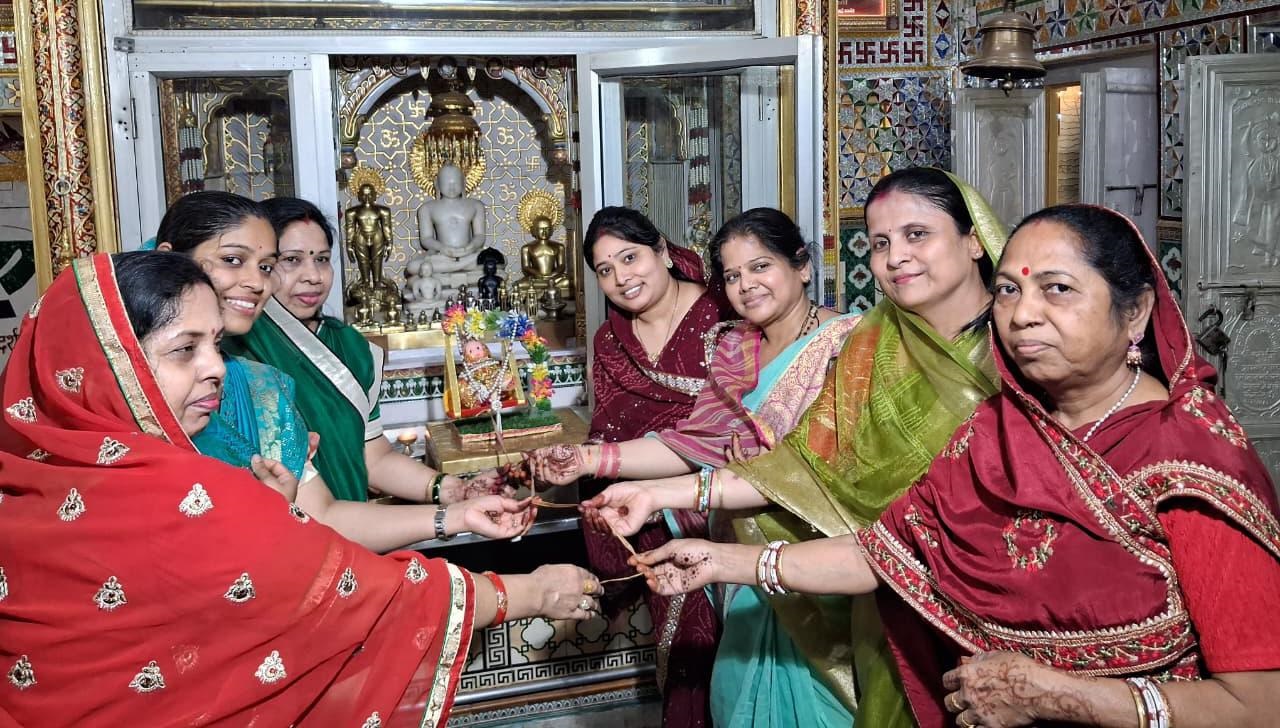 महावीर जन्मोत्सव पर पालना महोत्सव का भव्य आयोजन