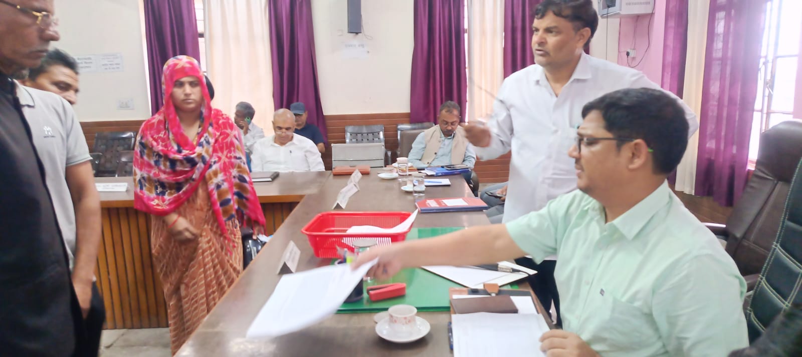 नहीं आए डीएम, एसडीएम के समक्ष आईं कुल 18 शिकायतें