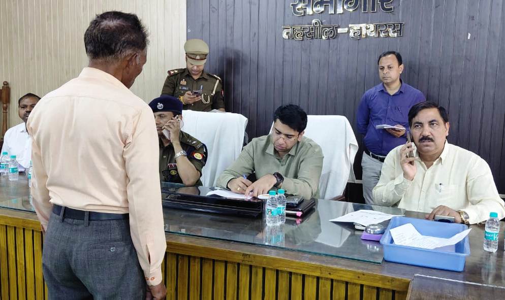 डीएम नें की तहसील सदर में जनसुनवाई , 40 प्रार्थना पत्रों में से 02 शिकायतों का मौके पर निस्तारण