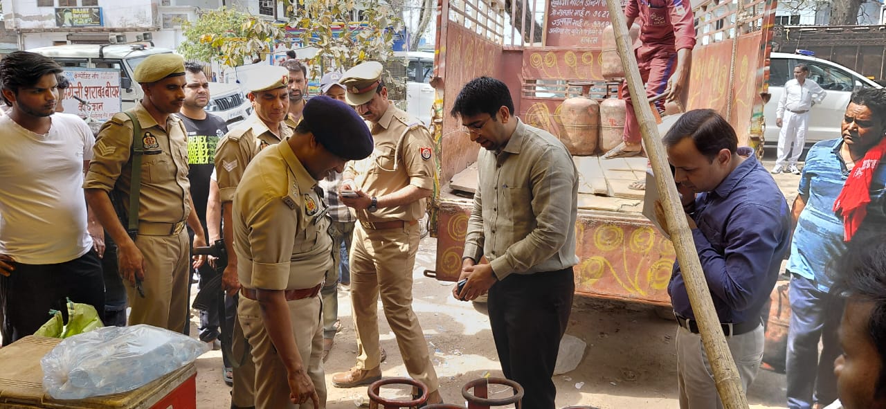 डीएम ने एसपी के साथ किया सुहानी गैस एजेंसी का निरीक्षण , वितरण व्यवस्था, उपलब्ध स्टॉक, बुकिंग एवं डिलीवरी की ली जानकारी