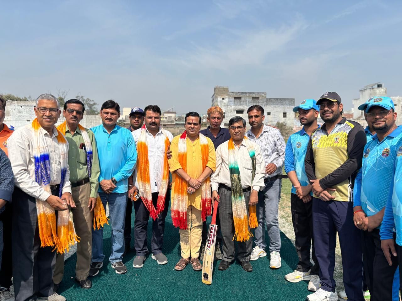 सासनी में ‘गुरु गौरव कप 2026 का डॉ. विकास शर्मा ने किया भव्य उद्घाटन ,शिक्षक एवं शिक्षणेत्तर कर्मचारियों के हो रहा क्रिकेट टूर्नामेंट