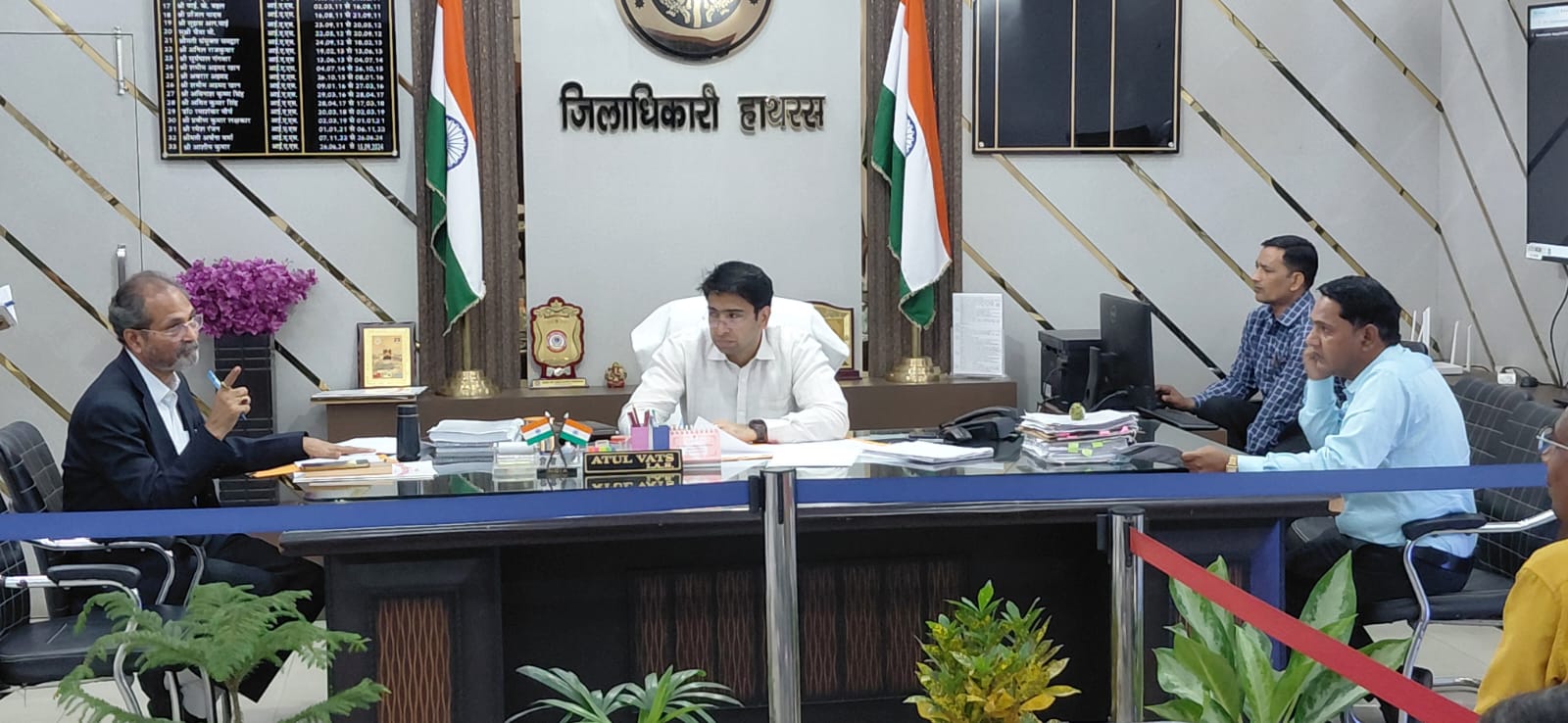 युवाओं को रोजगारपरक प्रशिक्षण उपलब्ध करायें ,डीएम ने की कौशल विकास मिशन के अंतर्गत संचालित विभिन्न योजनाओं की समीक्षा