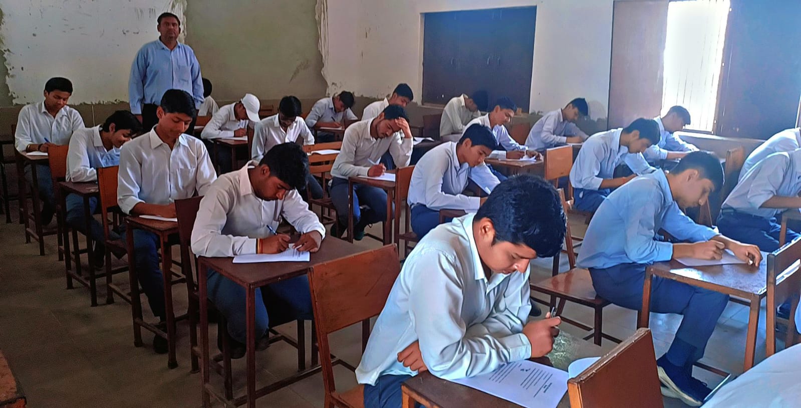 सरस्वती विद्या मन्दिर में NEET एवं JEE (Mains) की तैयारी हेतु प्रवेश परीक्षा का आयोजन