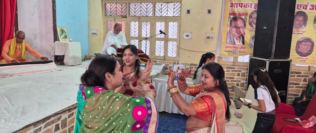 भगवान महावीर जन्मकल्याणक महोत्सव – एक शाम महावीर के नाम भजन कार्यक्रम में जैन भक्ति गीतो पर जमकर थिरके महिला पुरूष, कल निकलेगी भव्य शोभायात्रा