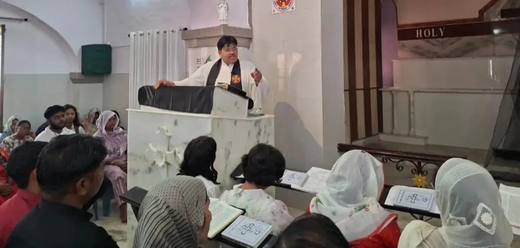 गुड फ्राइडे पर चर्च में हुई विशेष प्रार्थना सभा ,प्रभु यीशु के बलिदान को किया याद