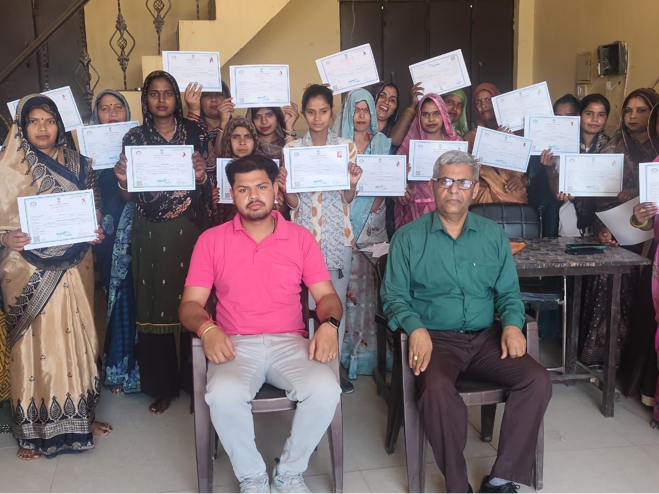 ग्रामीण महिलाएं बनेंगी आत्मनिर्भर, 12 दिवसीय अगरबत्ती निर्माण प्रशिक्षण का समापन
