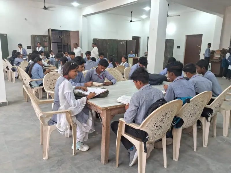 सरस्वती महाविद्यालय के प्राचार्य की सराहनीय पहल, परीक्षाओं को ध्यान में रखते हुए पुस्तकालय के समय में किया बदलाव