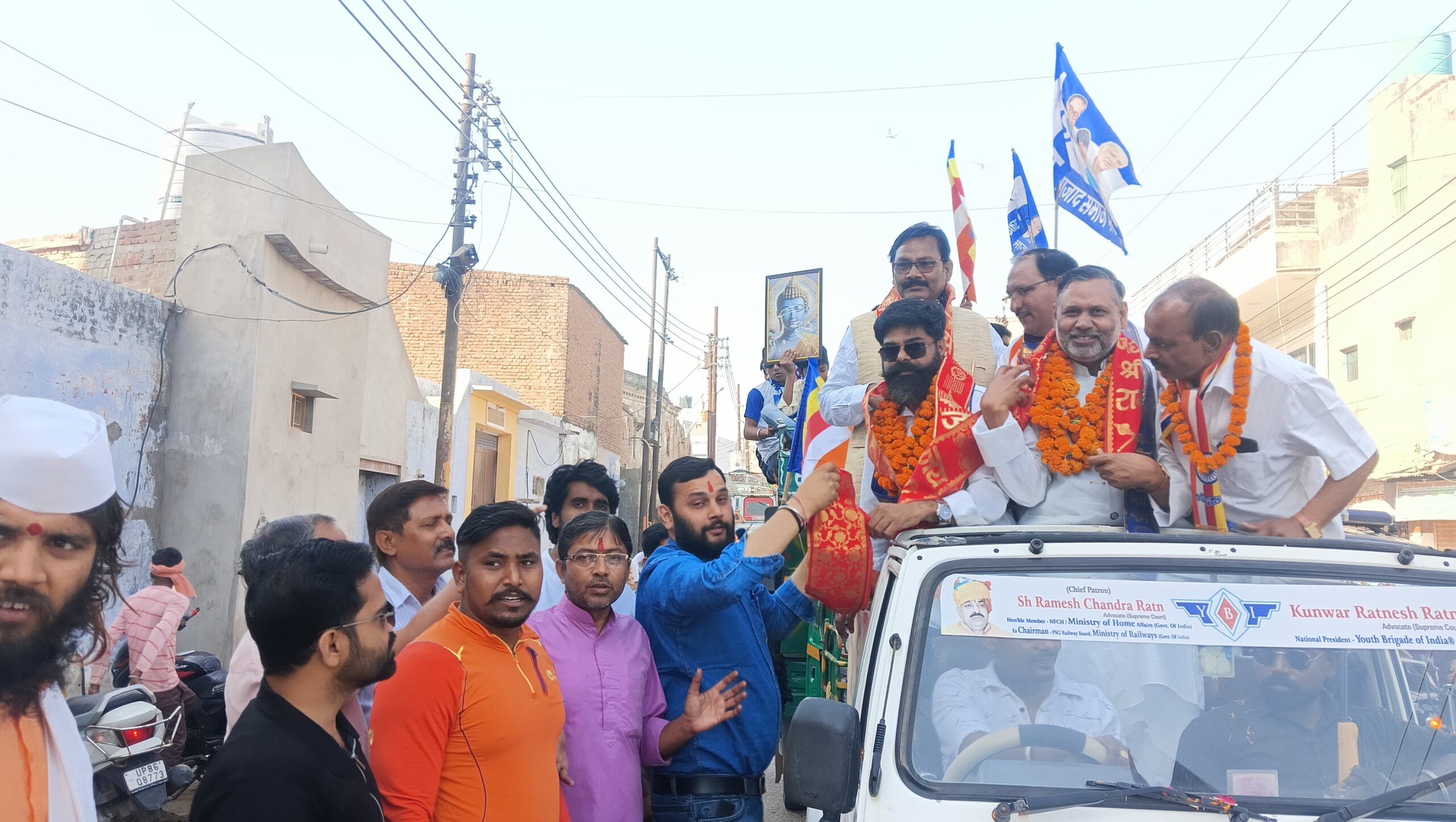 डॉ. भीमराव अंबेडकर की जयंती पर निकली भव्य प्रभात फेरी व बाइक रैली का विहिप ने पुष्पवर्षा कर किया स्वागत,शर्बत का किया वितरण