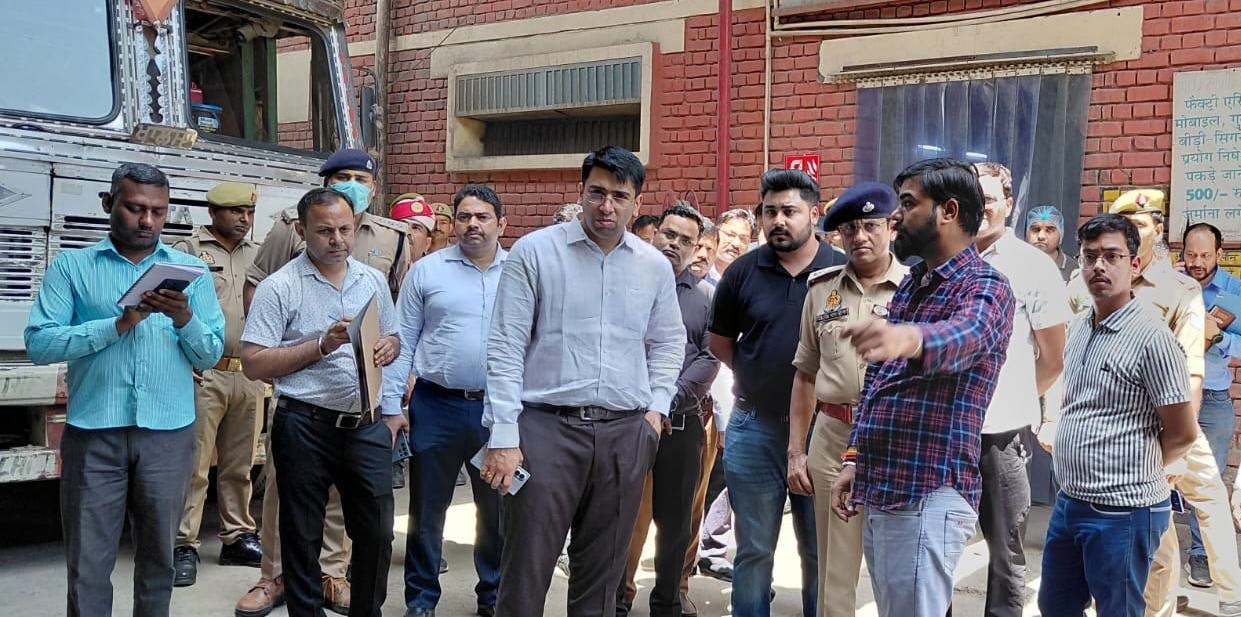 डीएम ने एसपी के साथ किया जीआरटीएस फूड प्राइवेट लिमिटेड कंपनी का औचक निरीक्षण