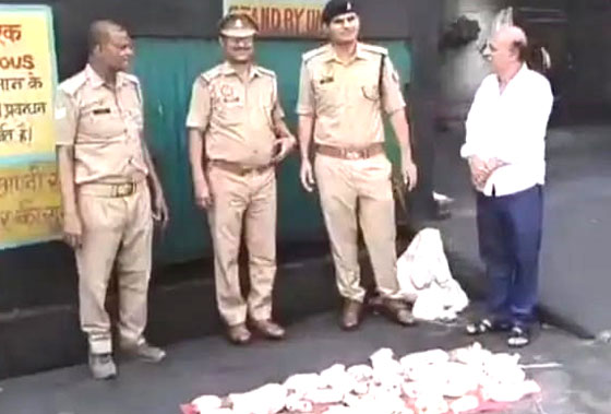 हाथरस पुलिस ने 31 लाख 6 हज़ार 500 रुपए के मादक पदार्थ का किया विनष्टीकरण