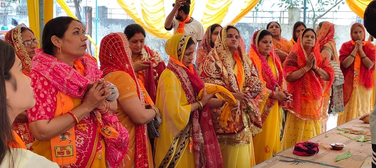 अलीगढ़ में भक्तिभाव के साथ निकाली कलश यात्रा, धर्म की जयघोष
