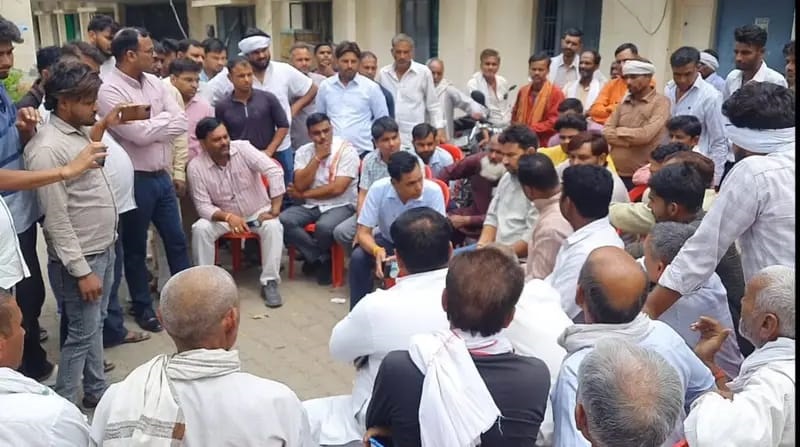 बिजली की विभिन्न समस्याओं को लेकर राष्ट्रीय लोकदल कार्यकर्ता पहुंचे ओड़पुरा बिजली घर, जिलाध्यक्ष ने अधिकारियों को क्षेत्र में व्याप्त समस्याओं से कराया अवगत