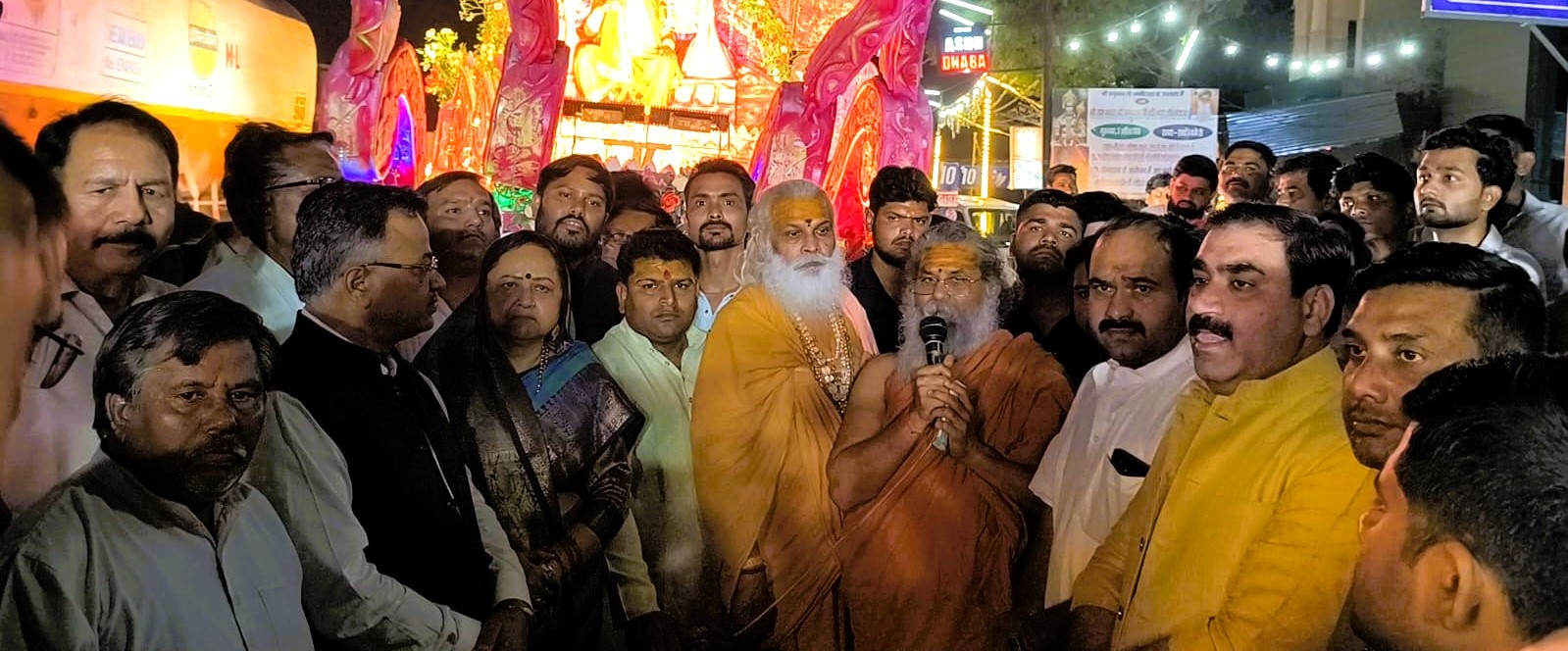 हनुमान जन्मोत्सव पर सादाबाद में भव्य शोभायात्रा, 19 आकर्षक झांकियों ने मोहा मन