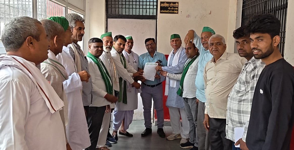 ओलावृष्टि व बारिश से हुई फसलों की बर्बादी का दिलाएं मुआवजाभाकियू ने मंडलायुक्त के नाम नायब तहसीलदार को सौंपा ज्ञापन