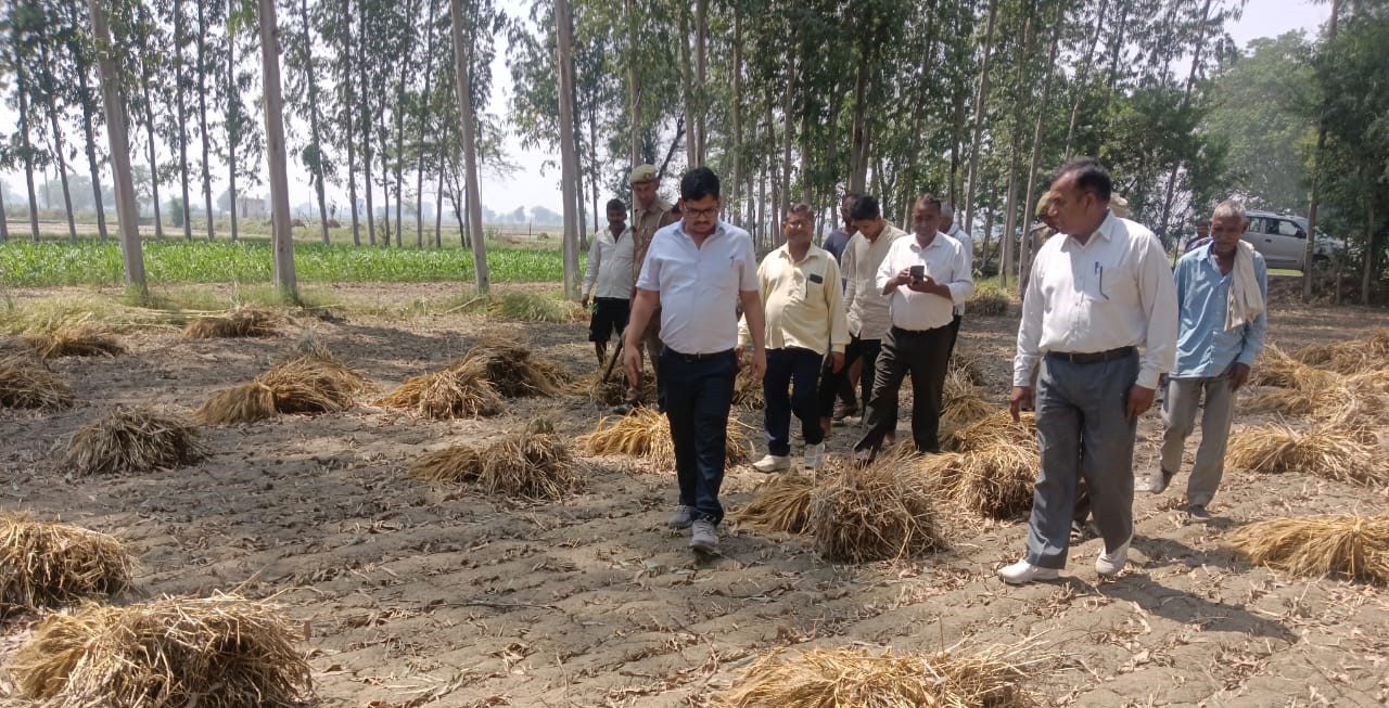 ओलावृष्टि से फसल नुकसान का आंकलन करने गांव-गांव पहुंचे एसडीएम, किसानों को दिया मुआवजे का भरोसा