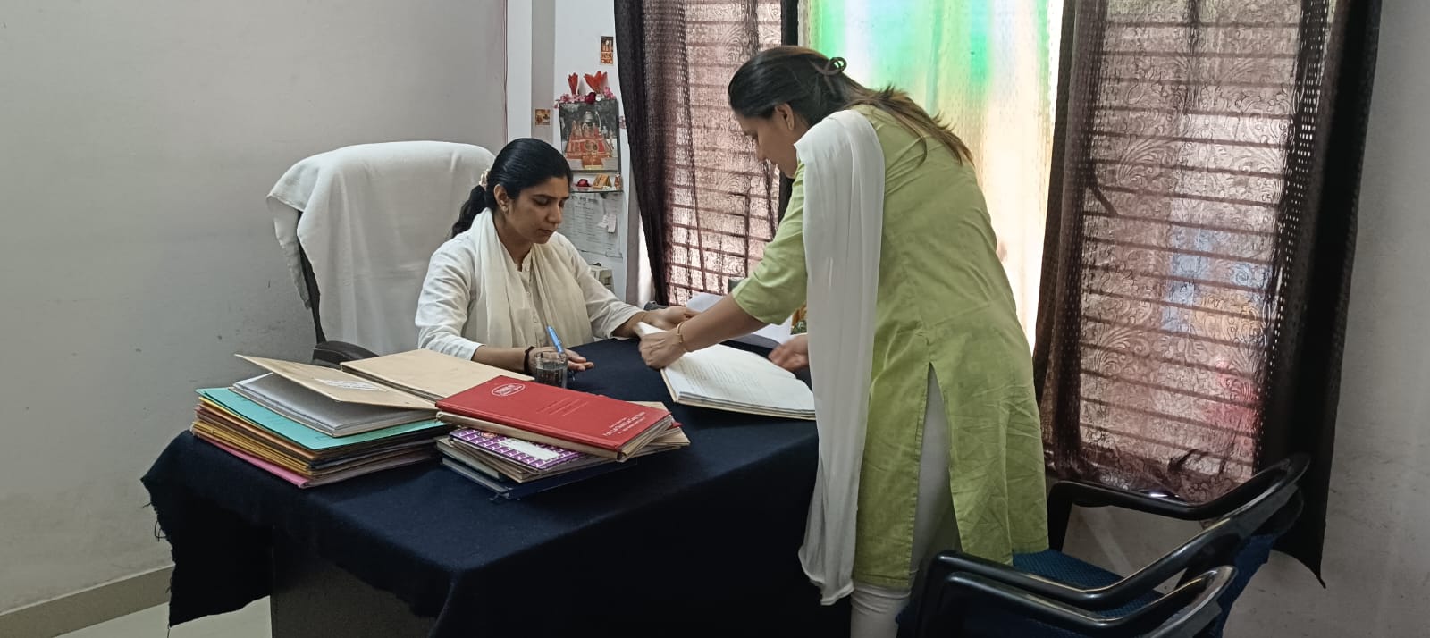 जिला विधिक सेवा प्राधिकरण की सचिव ने किया वन स्टाॅप सेन्टर का निरीक्षण