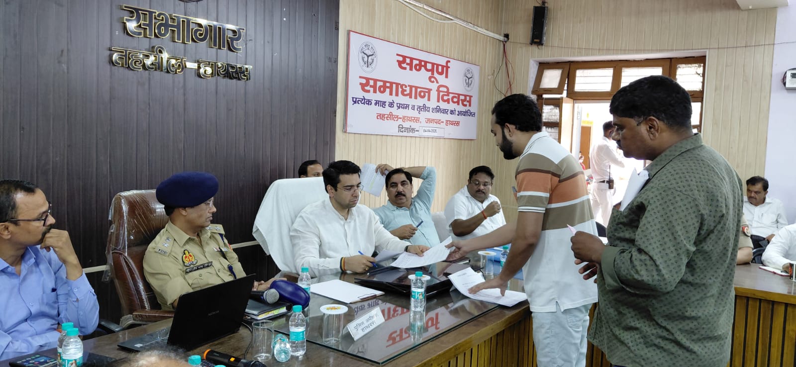 डीएम ने हाथरस तहसील समाधान दिवस में की जनसुनवाई , 62 प्रार्थना पत्र पत्रों में से 05 शिकायतों का मौके पर निस्तारण
