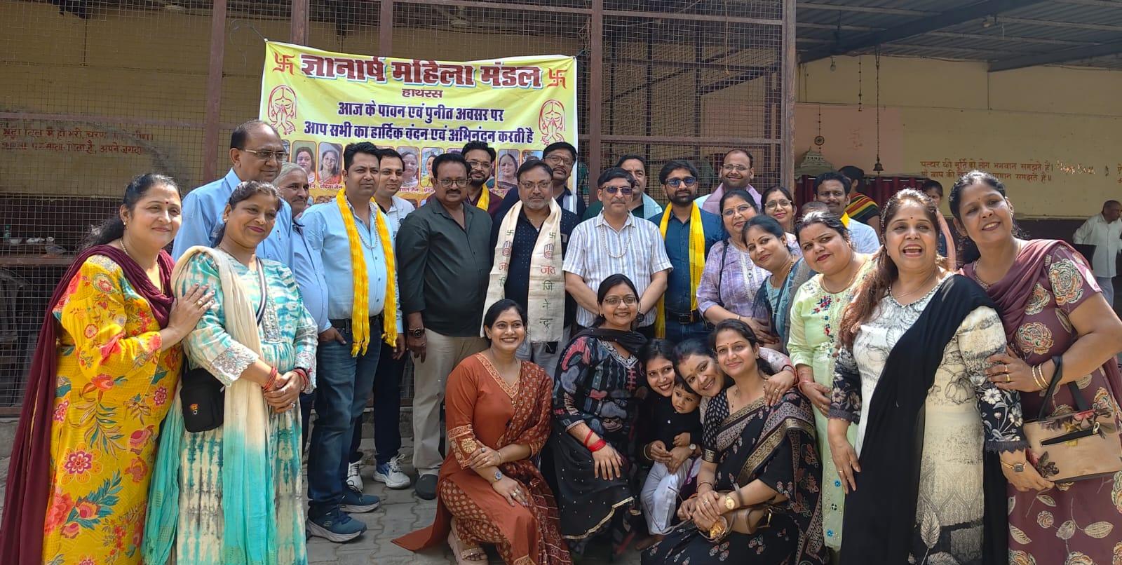 ज्ञानार्ष महिला मंडल द्वारा वृद्ध आश्रम में रहने वालों को वितरित की गई खाद्य सामग्री