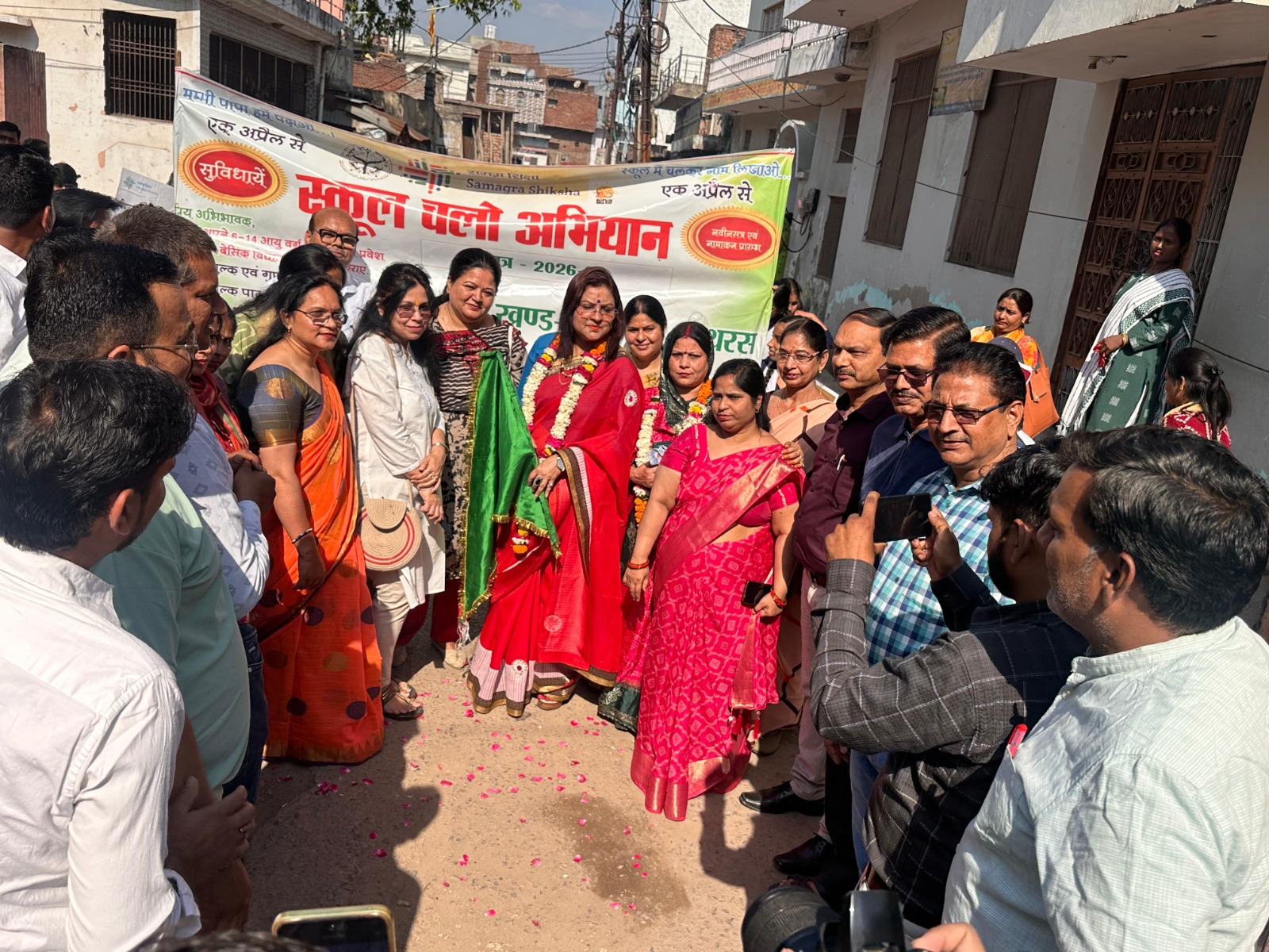 स्कूल चलो अभियान’ रैली को पालिकाध्यक्ष श्वेता चौधरी ने झंडी दिखाकर किया रवाना