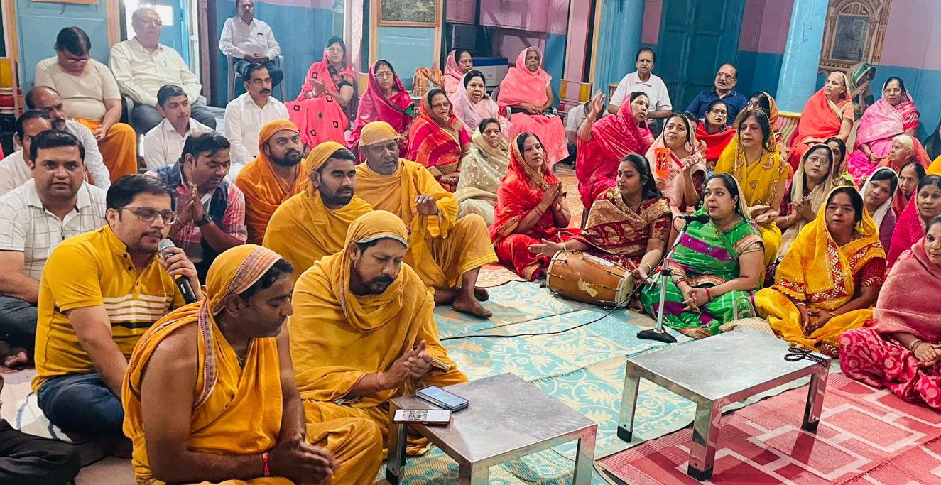 श्री पार्श्वनाथ दिगंबर जैन पंचायती बड़ा मंदिर पर मनाया गया विश्व नवकार दिवस, श्रद्धा के साथ हुआ अभिषेक , शांतिधारा व णमोकार मंत्र का पाठ