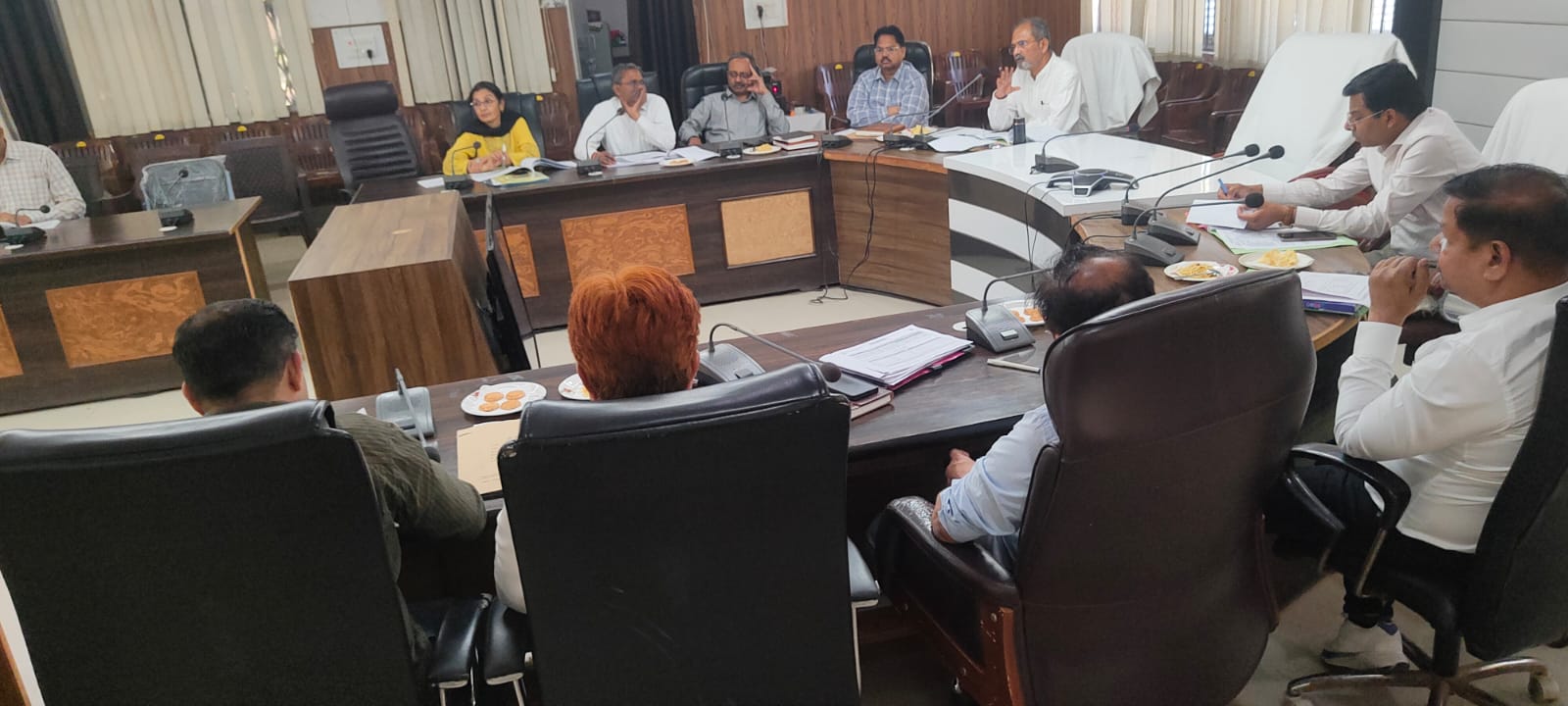 मुख्य विकास अधिकारी ने की विभागीय योजनाओं, कार्यक्रमों एवं विकास कार्यों की बिंदुवार समीक्षा ,कार्यों में अपेक्षित गति लाने के दिए निर्देश