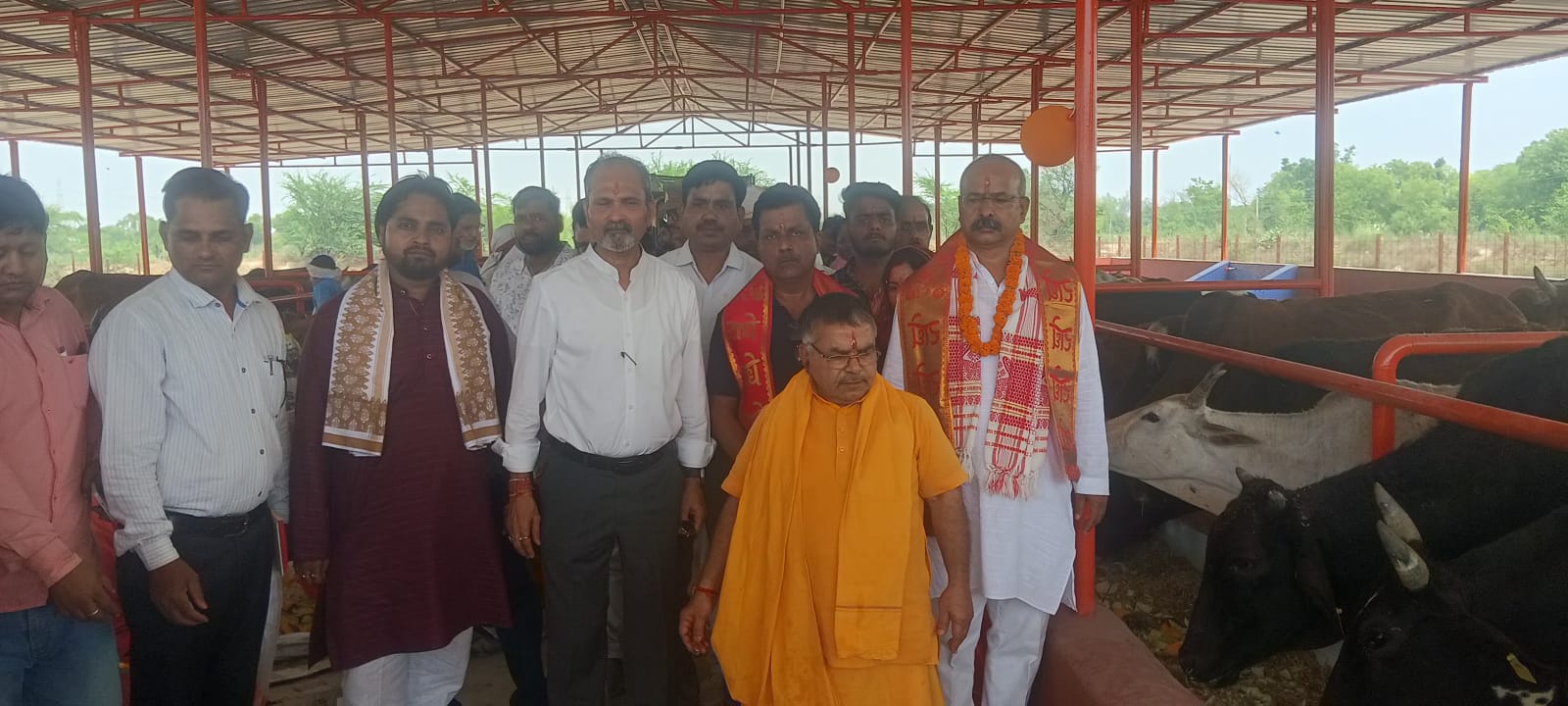 गौ सेवा आयोग के अध्यक्ष और सदस्य ने जनपद की अस्थाई गौ आश्रय स्थल एवं बृहद गौ संरक्षण केन्द्र का किया निरीक्षण