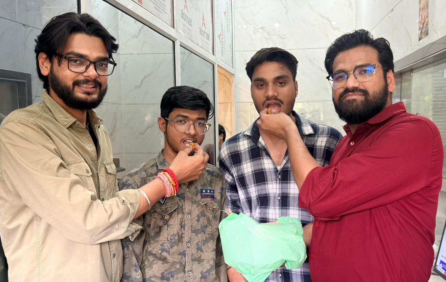 सी0बी0एस0ई0 इण्टरमीडिएट में एम0एल0डी0वी0 के छात्र-छात्राओं ने किया शानदार प्रदर्शन