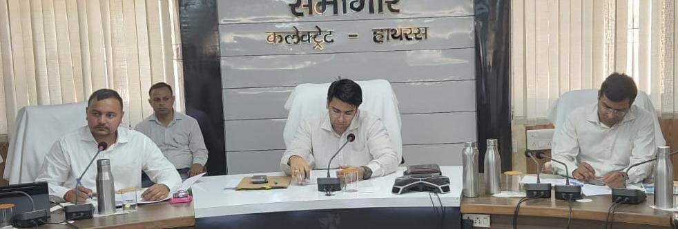 आगरा -अलीगढ रोड के निर्माण/विस्तारीकरण हेतु एसडीएम तथा एनएचएआई टीम भ्रमण कर कब्जा संबंधी अवशेष कार्यो का पूर्ण करे