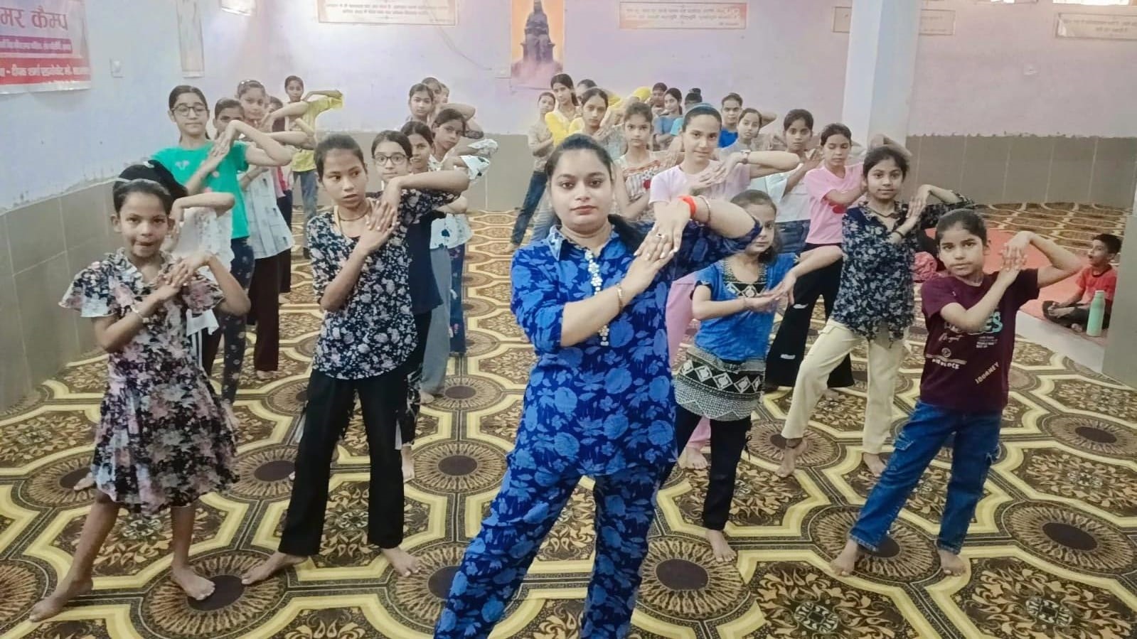 नेकी की दुकान के समर कैम्प में सिखाया बज रहा मार्शल आर्ट, मेडिटेशन, डांस, मेहँदी, आर्ट्स एंड Craft, ढोलक एवं कत्थक नृत्य