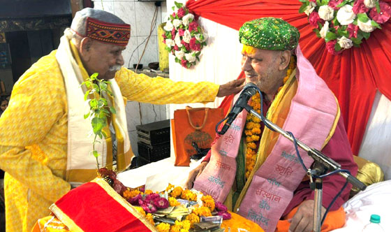 चित्रकूट पहुंचने के प्रसंग का भावपूर्ण वर्णन सुन भाव-विभोर हुए श्रद्धालु ,श्री वेद भगवान सनातन धर्म सभा के अध्यक्ष ने किया व्यास जी का सम्मान