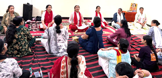 स्वस्थ रहने के लिये जीवनशैली में योग को करें शामिल: सरिता महेश्वरी , साकेत कॉलोनी में चल रहा 05 दिवसीय निःशुल्क योग शिविर