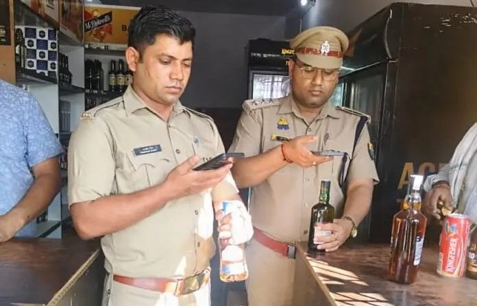 आबकारी विभाग टीम ने शराब की दुकानों पर किया निरीक्षण, दिए दिशा निर्देश