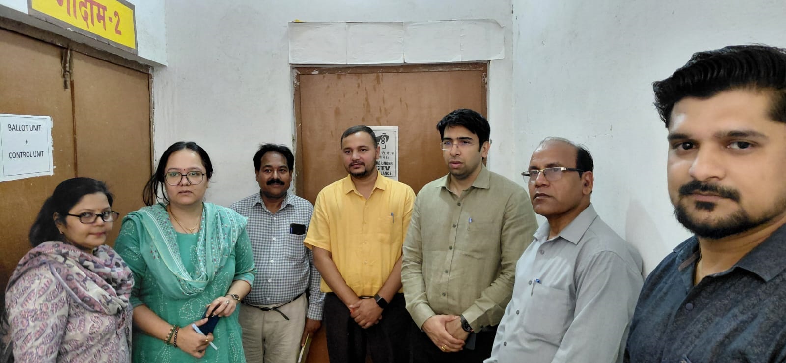 डीएम ने ई0वी0एम0/वी0वी0पैट वेयरहाउस के मासिक निरीक्षण के दौरान व्यवस्थाओं का लिया जायजा