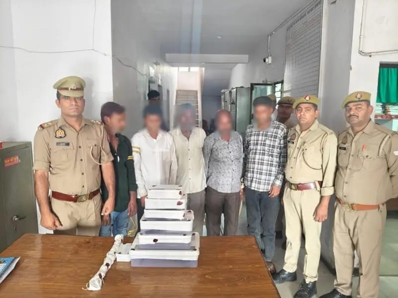 चोरी की घटना को अंजाम देने वाले पांच आरोपियों को पुलिस ने किया गिरफ्तार