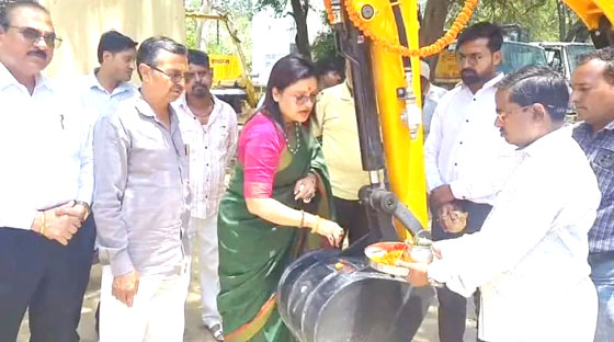 नगर पालिका ने की विभिन्न आधुनिक वाहनों की खरीद , पालिकाध्यक्ष श्वेता चौधरी ने विधिवत पूजन एवं फीता काटकर किया शुभारंभ