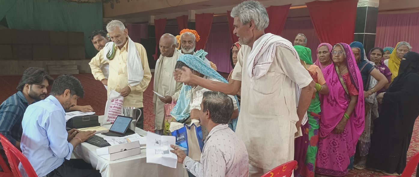 निःशुल्क नेत्र चिकित्सा शिविर में 131 मरीजों की हुई जांच, 21 मोतियाबिंद रोगियों का होगा मुफ्त ऑपरेशन