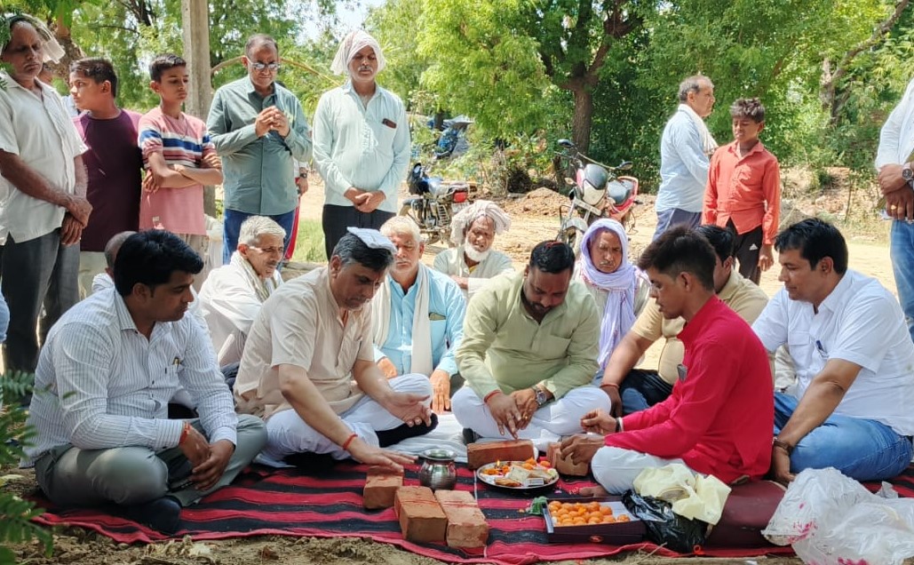 दो सड़कों के निर्माण कार्य का विधायक ने किया शुभारंभ