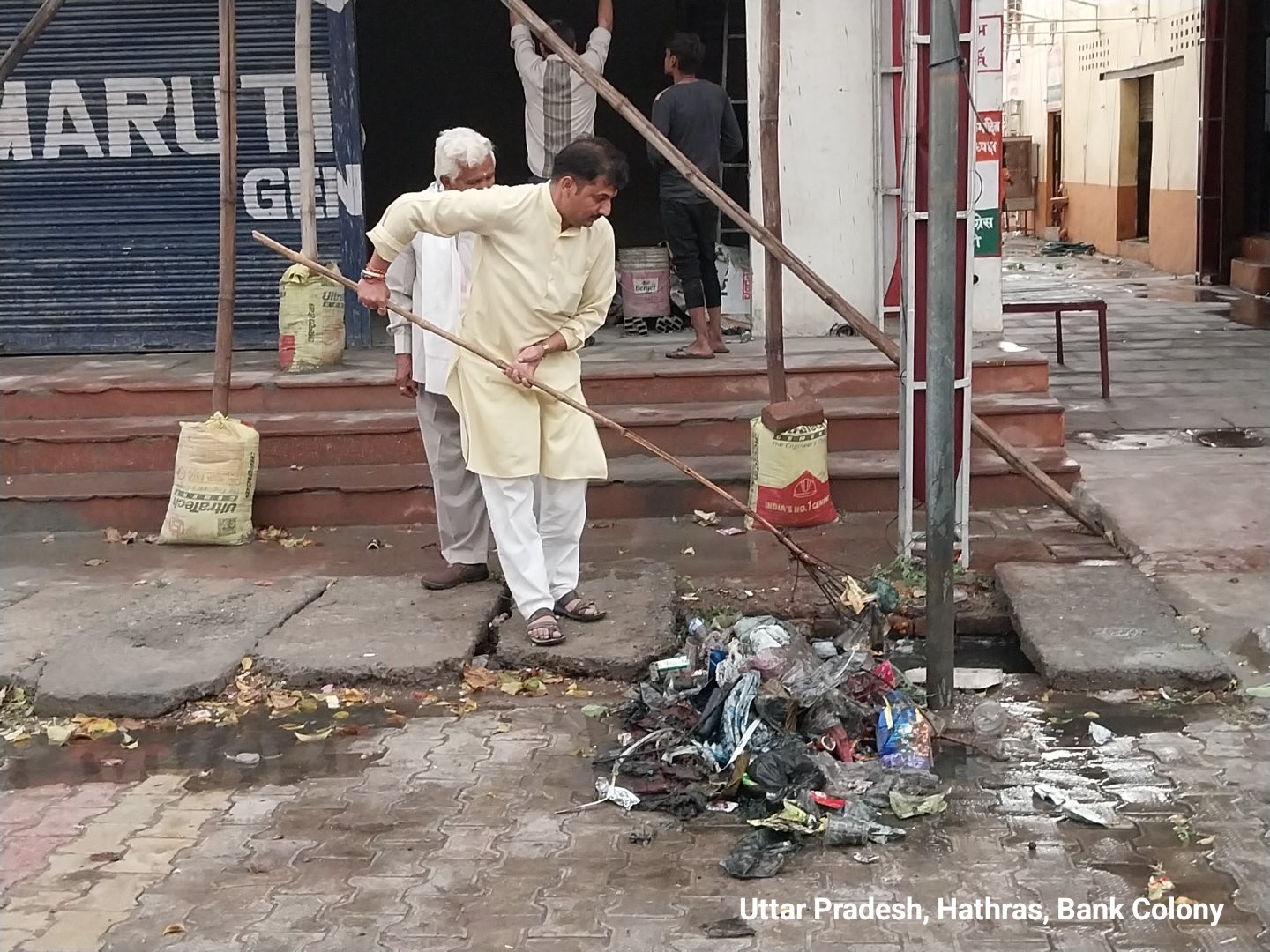 पूर्व जिला अध्यक्ष कांग्रेस एवं कासगंज कोऑर्डिनेटर चन्द्रगुप्त विक्रमादित्य के नेतृत्व में चला स्वच्छता का विशेष श्रमदान अभियान