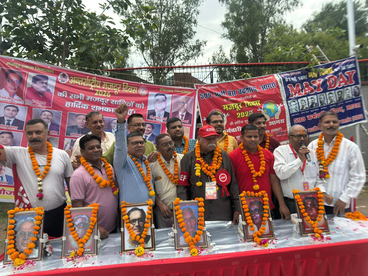 डिफेंस कोऑर्डिनेशन कमेटी आगरा द्वारा 509 आर्मी बेस वर्कशॉप में कर्मचारी यूनियन आगरा द्वारा सामूहिक रूप से मनाया गया मजदूर दिवस