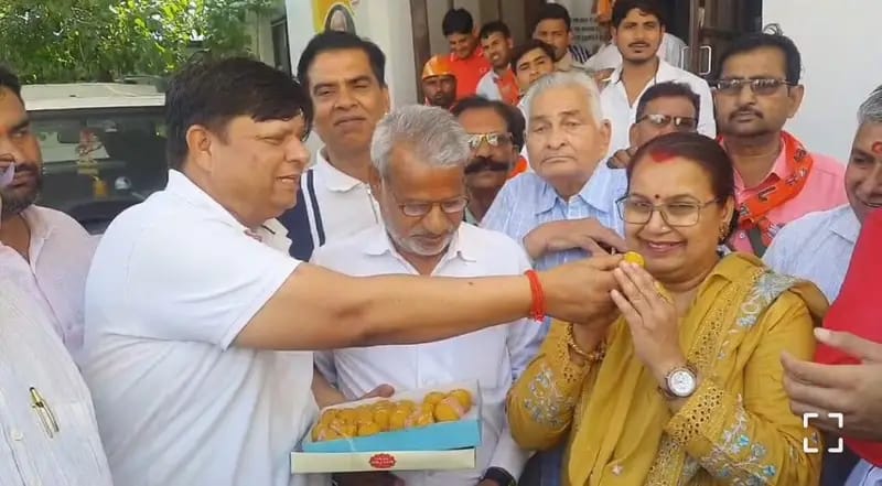 पश्चिम बंगाल,असम और पुडुचेरी में प्रचंड जीत पर झूमे भाजपाई, जमकर मनाया जश्न,बांटी मिठाई