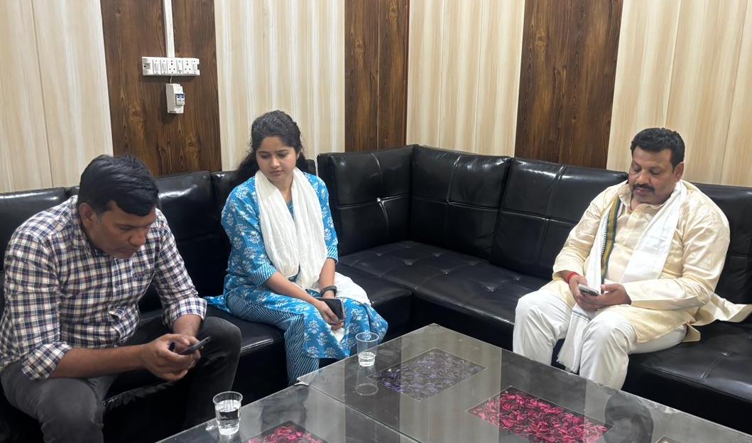 सांसद अनूप प्रधान वाल्मीकि ने की स्व-गणना