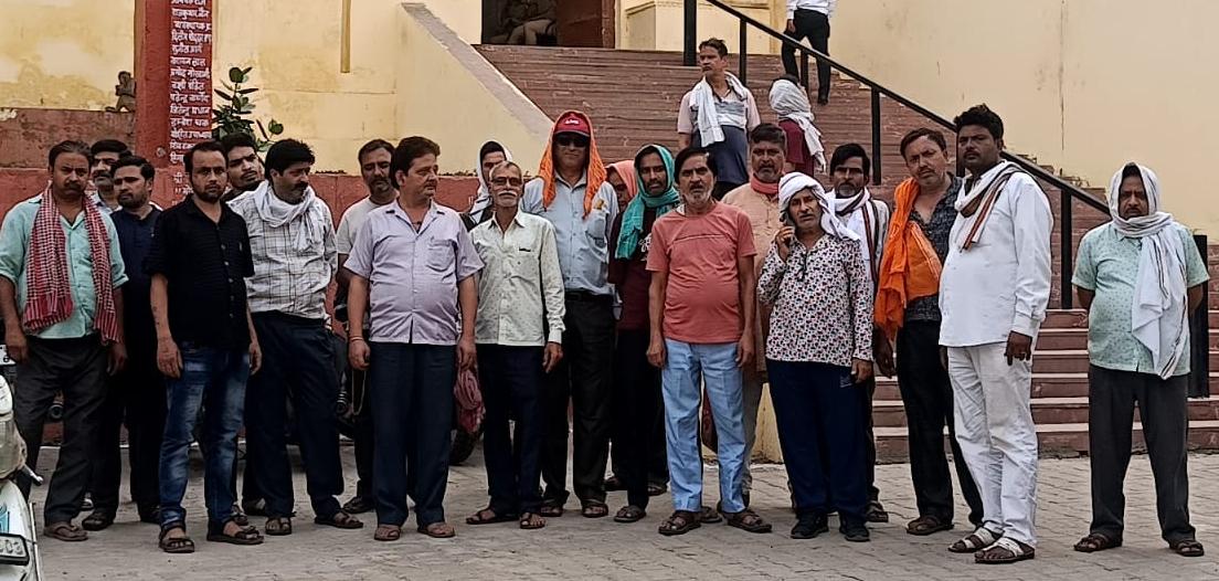 श्री ठाकुर बिहारी जी महाराज ट्रस्ट के निष्पक्ष चुनाव की मांग को लेकर कास्यकार ठठेरा समाज पहुंचा न्यायालय