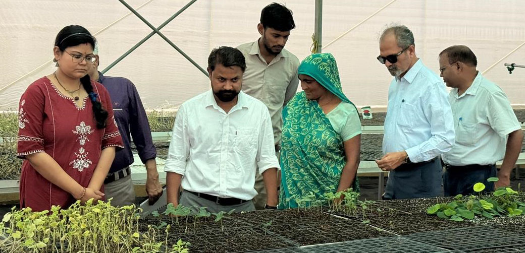 मुख्य विकास अधिकारी ने कृषि विज्ञान केंद्र का निरीक्षण कर वहां संचालित विभिन्न गतिविधियों का किया अवलोकन