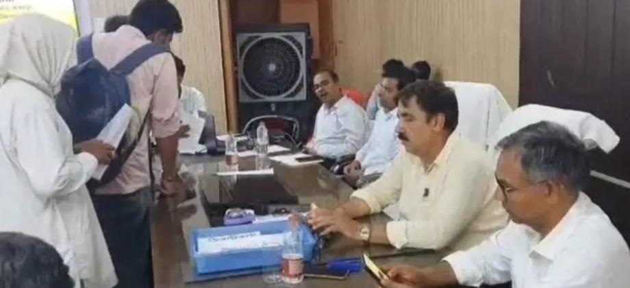 सम्पूर्ण समाधान दिवस में 40 शिकायतों में से 4 का मौके पर निस्तारण