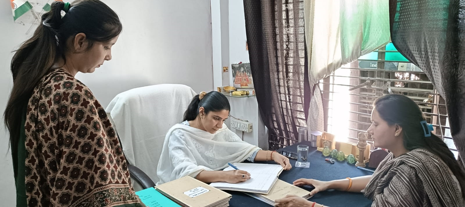वन स्टॉप सेंटर का निरीक्षण, पीड़ित महिलाओं की समस्याओं के समाधान के दिए निर्देश