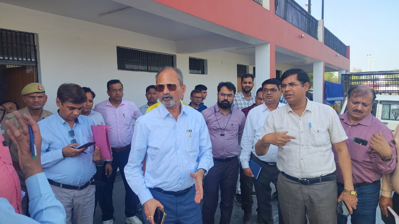 12वें अंतरराष्ट्रीय योग दिवस के सफल एवं भव्य आयोजन को लेकर मुख्य विकास अधिकारी ने जिला स्पोर्ट्स स्टेडियम का किया निरीक्षण