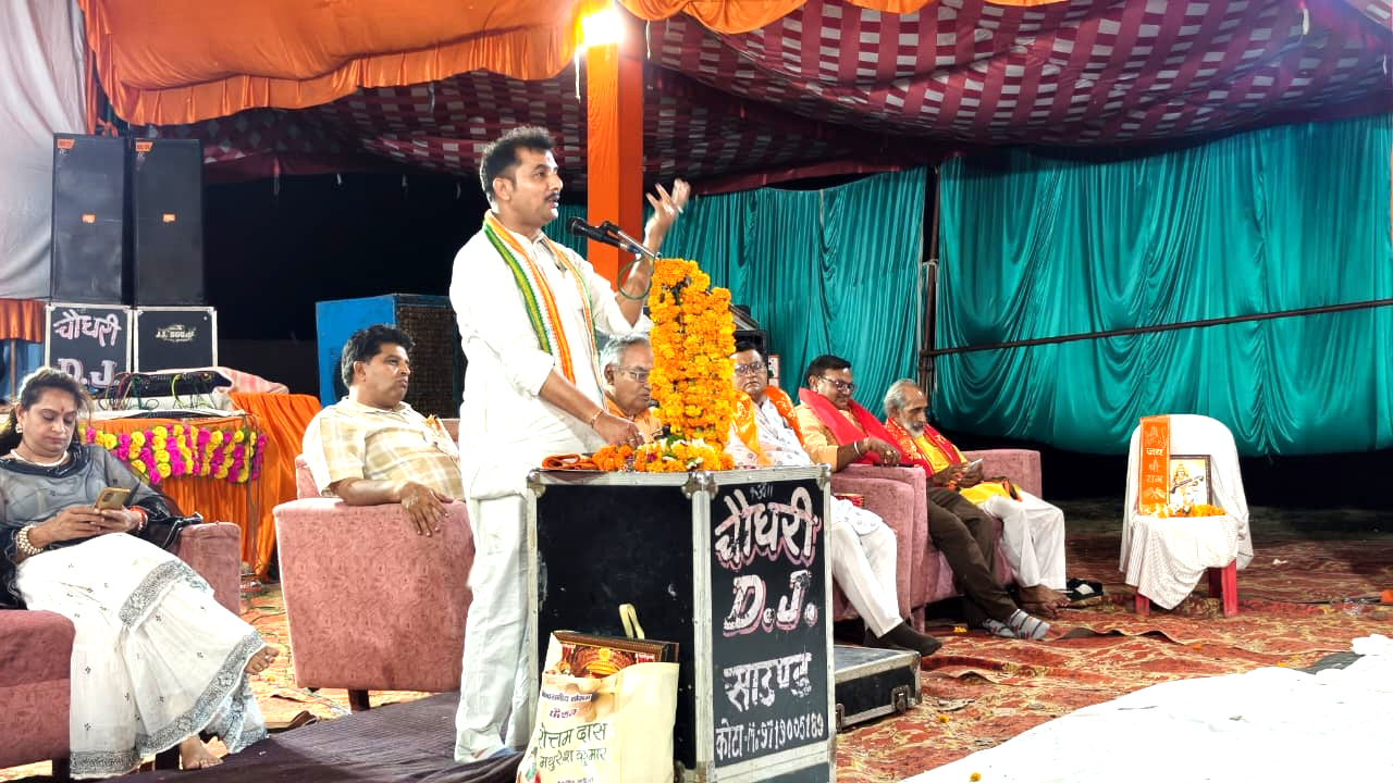श्रीराम कथा के मध्य रात्रिकालीन कवि सम्मेलन में बही काव्यरस की गंगा