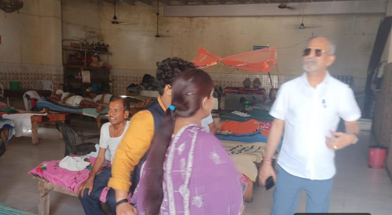मुख्य विकास अधिकारी ने वृद्ध आश्रम का औचक निरीक्षण कर व्यवस्थाओं का लिया जायजा