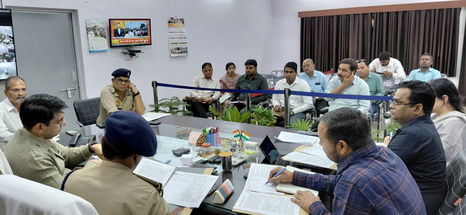श्री दाऊजी महाराज मेले के सफल आयोजन हेतु जिलाधिकारी व पुलिस अधीक्षक ने की समीक्षा बैठक